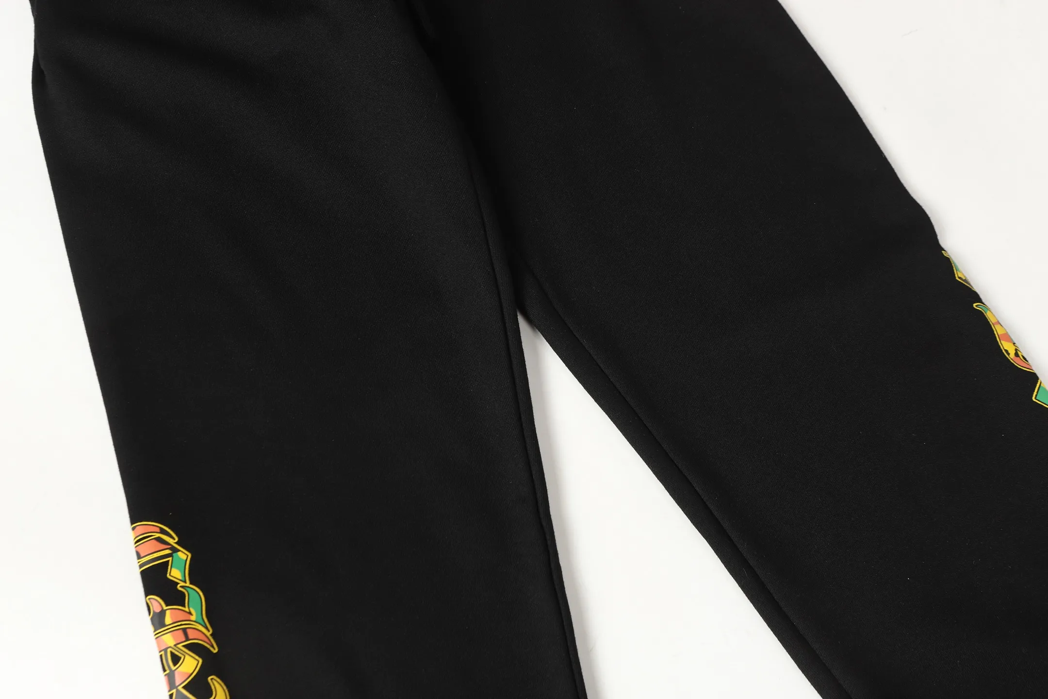 P270 #W5002 model, cross-border running quantity, please do not place an order if you pursue quality - Chrome Hearts/Chrome Hearts white Sanskrit letter printed trousers, casual pants and sweatpants - High weight, high density and high quality. The wool is soft, delicate and skin-friendly. Soft and silky to the touch. Warmth and skin-friendly. - Custom-woven and dyed with no color difference. No matter the fabric or workmanship details, it beats the ordinary version on the market. -Colour: black -Size: S M L XL
